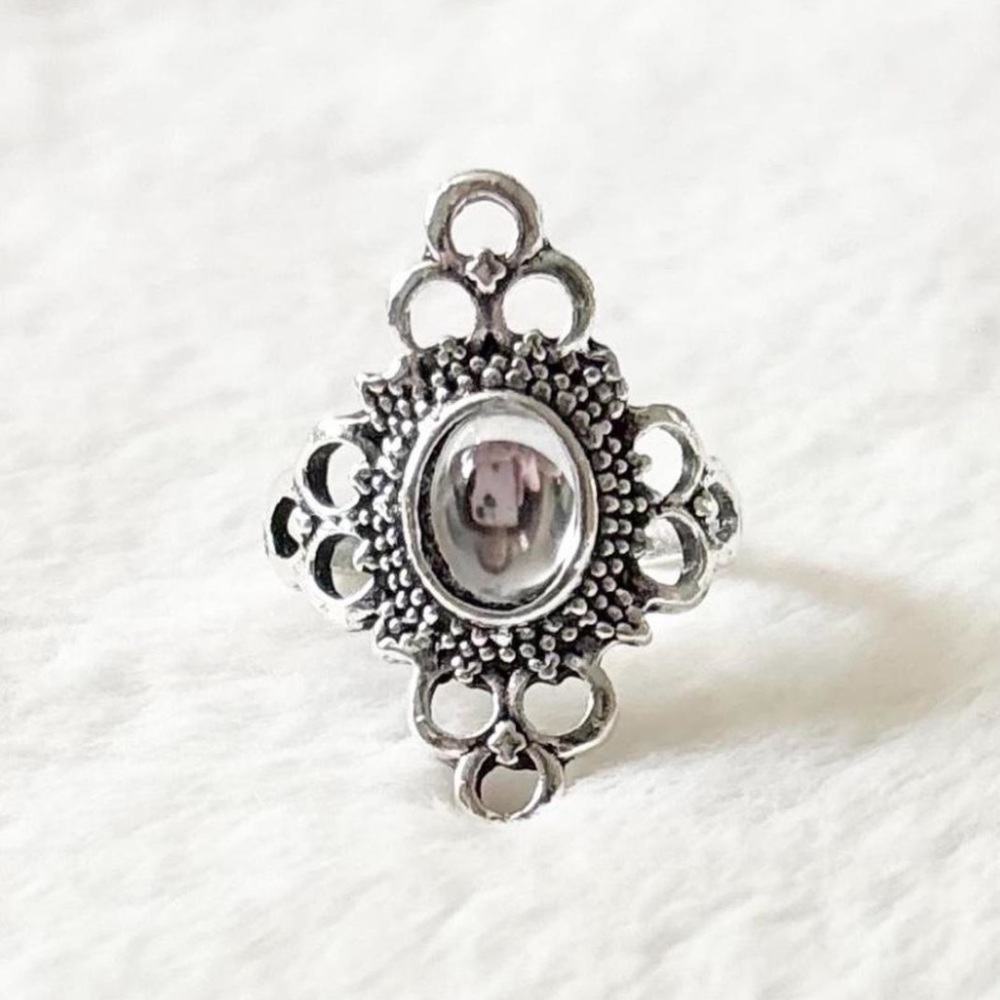 5/$15 🩷 MUST BUNDLE Intricate Silver-Tone Filigree Ring with Clear Cabochon